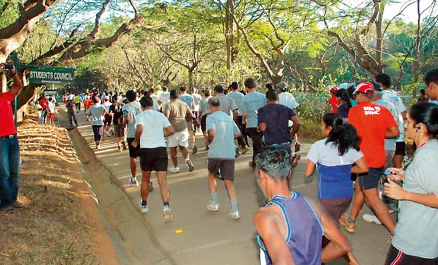 The marathon organisers leave it to the BBMP workers to clear the garbage The marathon organisers leave it to the BBMP workers to clear the garbage